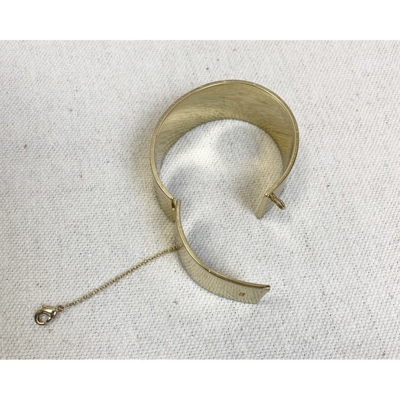 Gold tone wide safety chain bangle bracelet - Picture 2 of 5